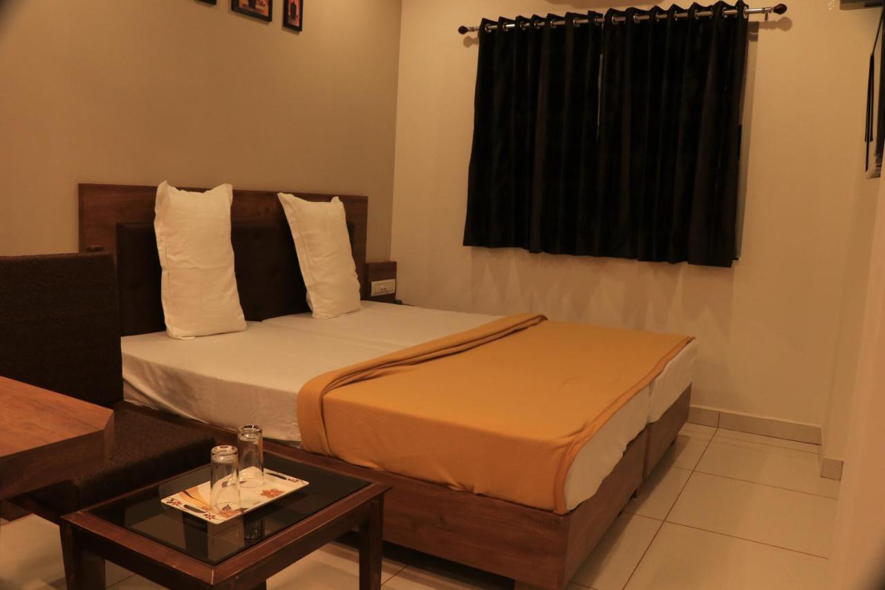 Hotel Viraj Residency Bhuj Exteriér fotografie