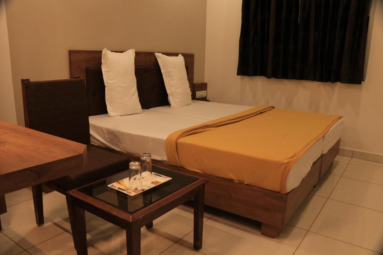 Hotel Viraj Residency Bhuj Exteriér fotografie