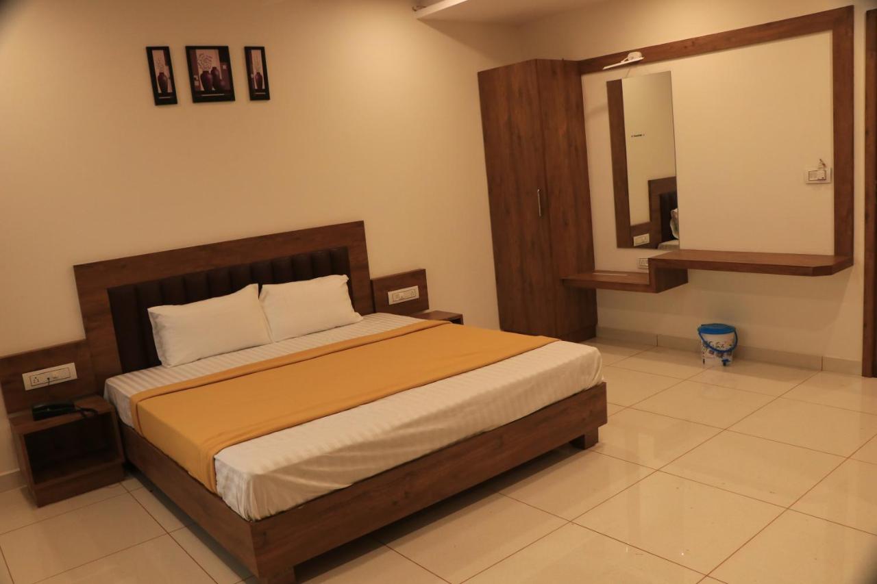 Hotel Viraj Residency Bhuj Exteriér fotografie