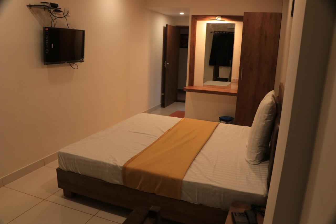 Hotel Viraj Residency Bhuj Exteriér fotografie