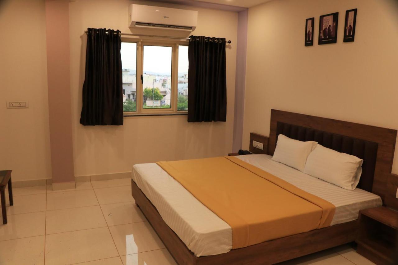 Hotel Viraj Residency Bhuj Exteriér fotografie