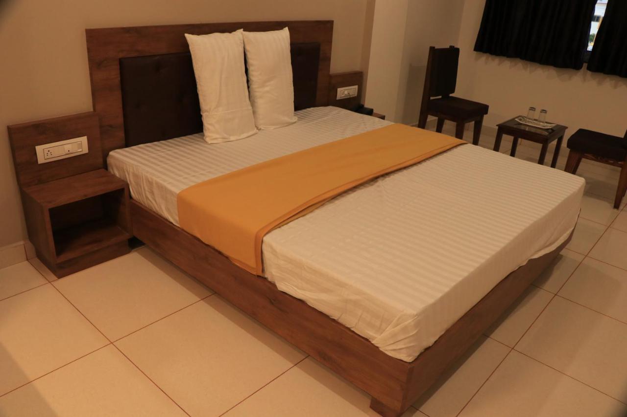 Hotel Viraj Residency Bhuj Exteriér fotografie