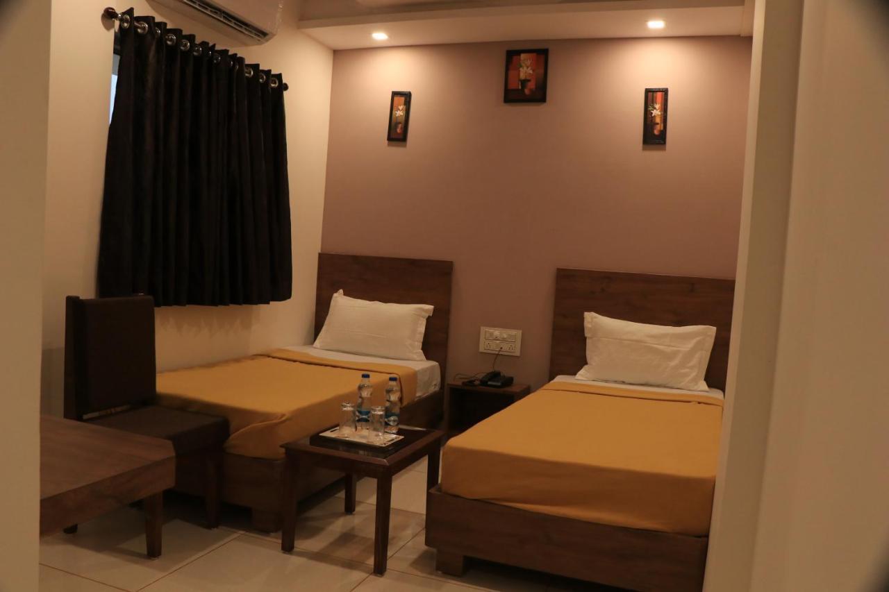 Hotel Viraj Residency Bhuj Exteriér fotografie