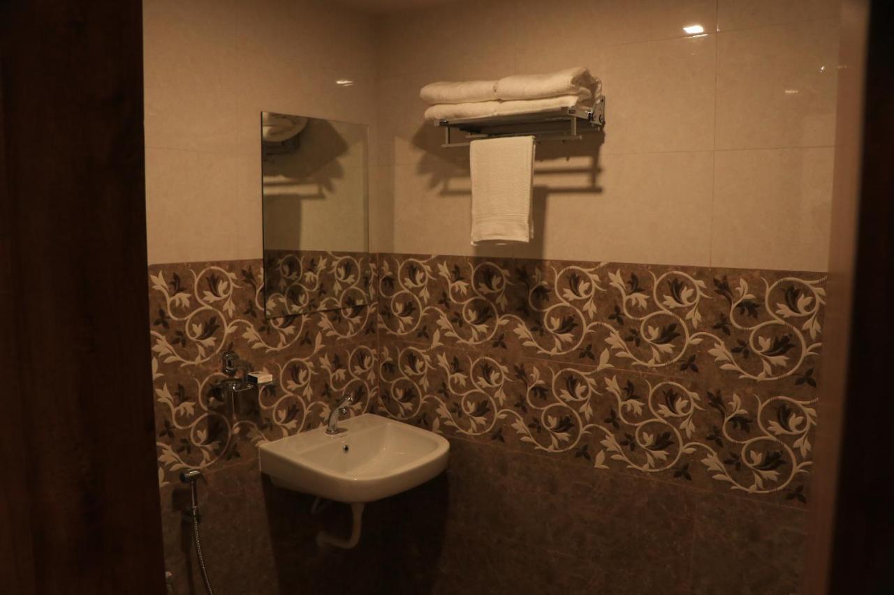 Hotel Viraj Residency Bhuj Exteriér fotografie