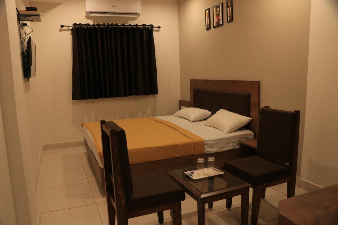 Hotel Viraj Residency Bhuj Exteriér fotografie