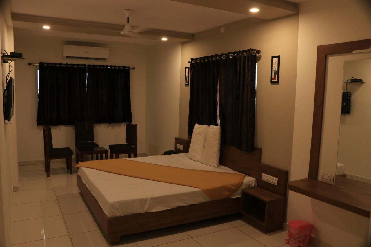 Hotel Viraj Residency Bhuj Exteriér fotografie